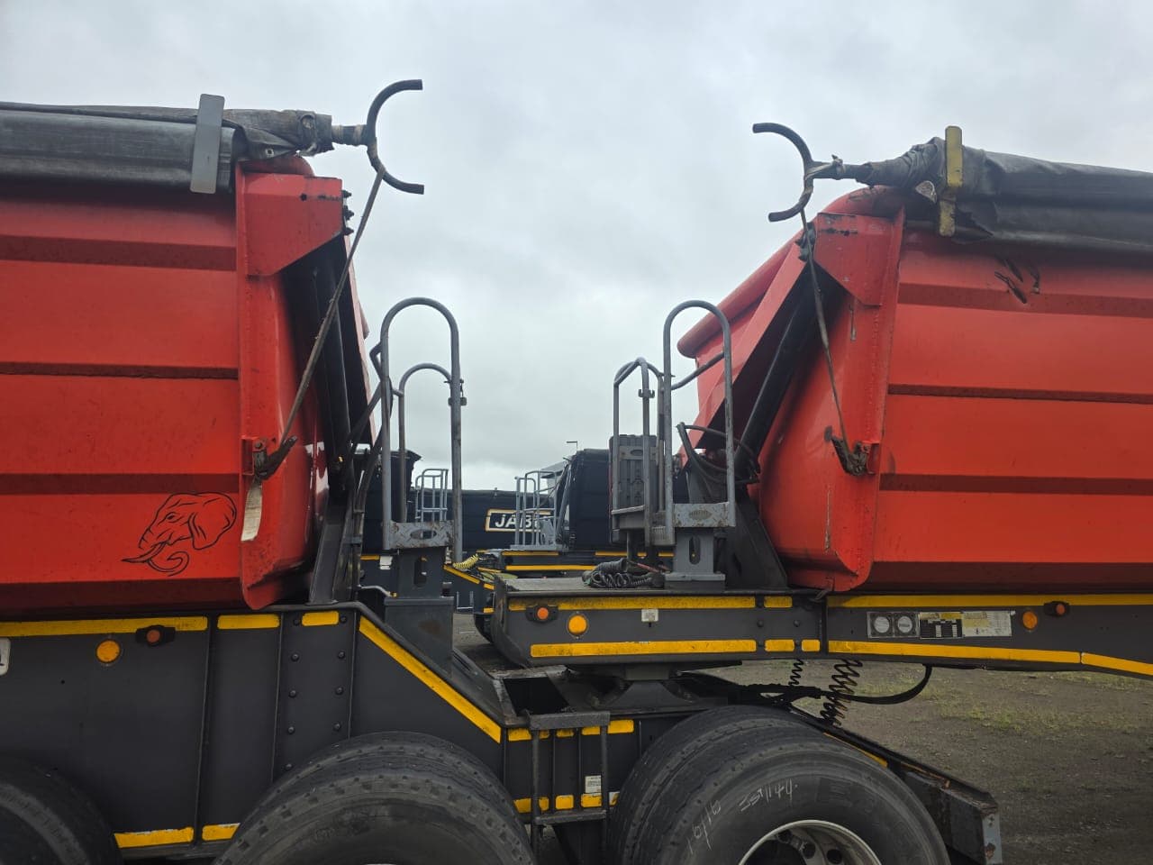 2023 Tan ST-Leader Side tipper Trailer (Papers)