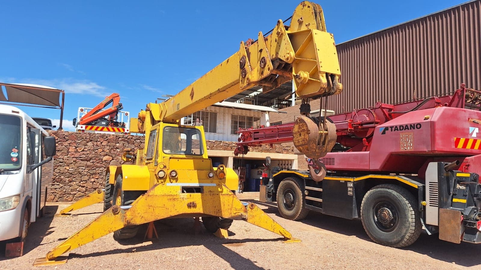 12 Ton Bucyrus Hydraulic Crane Truck (250C)