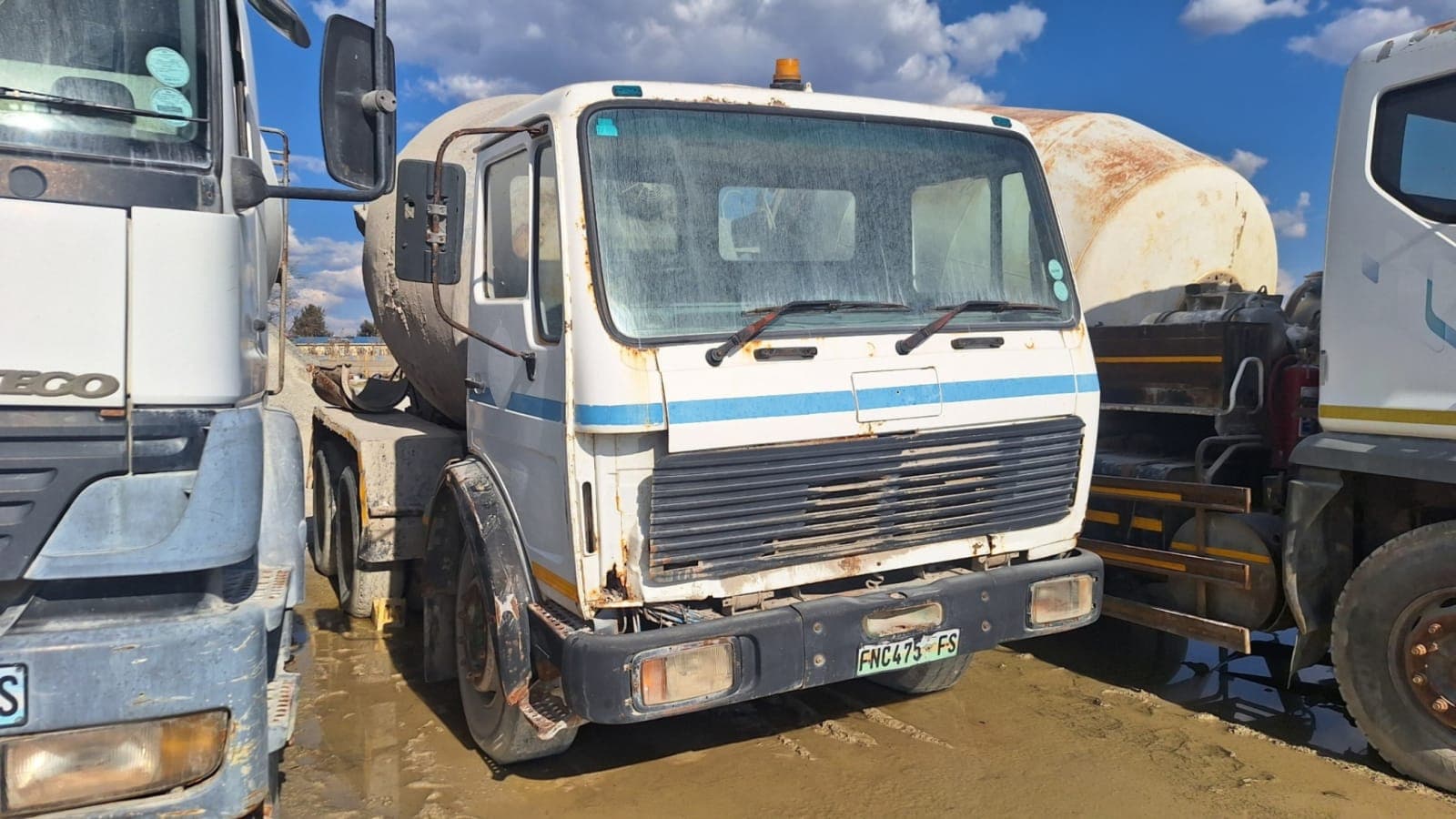 Mercedes-Benz V-Series Cement Mixer Truck (6m3)