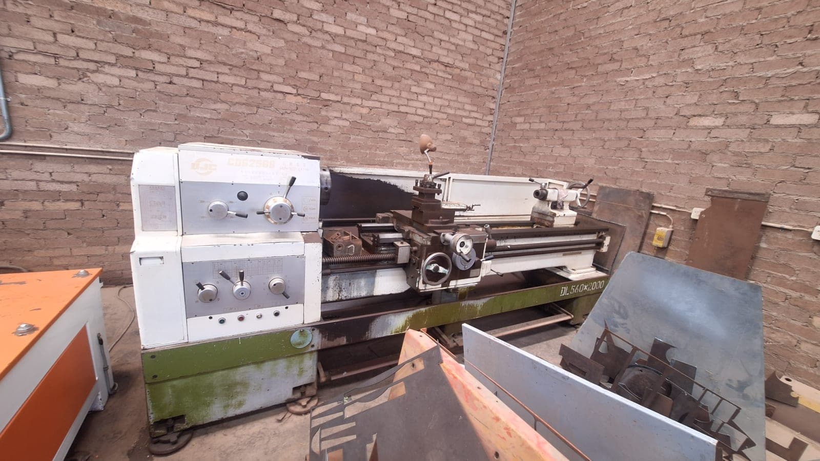 Dalian CD6256B Lathe