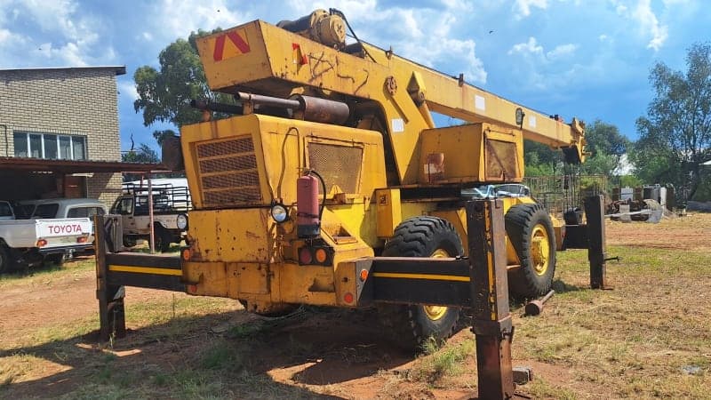 Grove 18 ton All Terrain Crane Truck